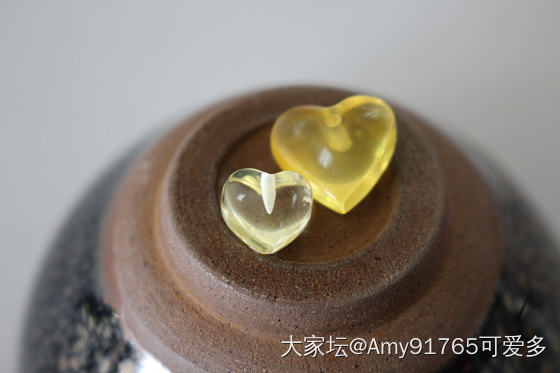 有没有买过琥珀的朋友，金珀这个品类都是染色/二次加工的嘛_琥珀蜜蜡