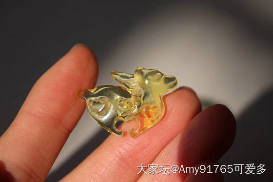 有没有买过琥珀的朋友，金珀这个品类都是染色/二次加工的嘛_琥珀蜜蜡