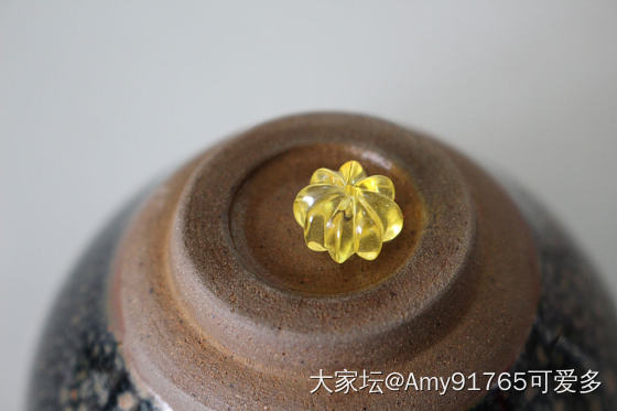 有没有买过琥珀的朋友，金珀这个品类都是染色/二次加工的嘛_琥珀蜜蜡