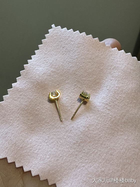 足金莫桑牛头耳钉_金