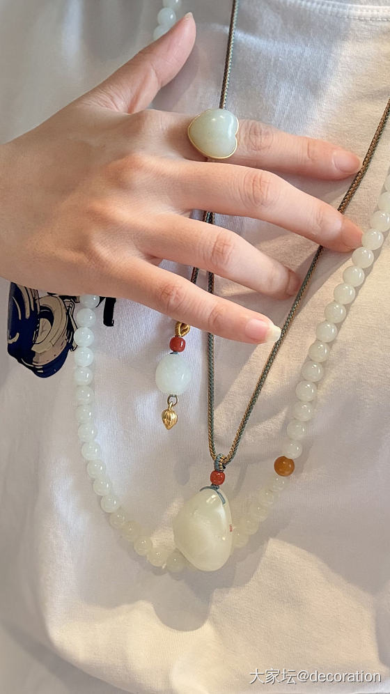 辛苦拍完一组照片，结果被评还没我老公戴着好？_和田玉