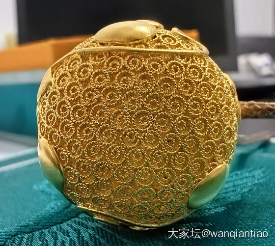 大家喜欢錾刻多一点还是花丝镶嵌多一点？_金