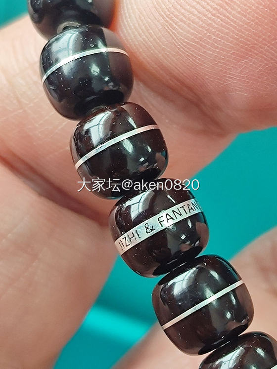 到手，梵堂和吉至联名版的黑金串，限量500条。