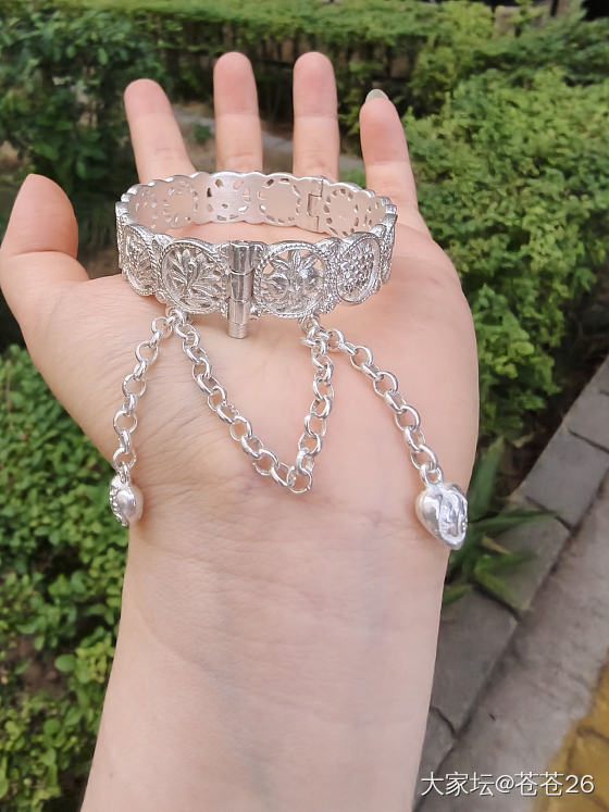 金子太贵买不动了，买了个银镯子，真好看👀_银