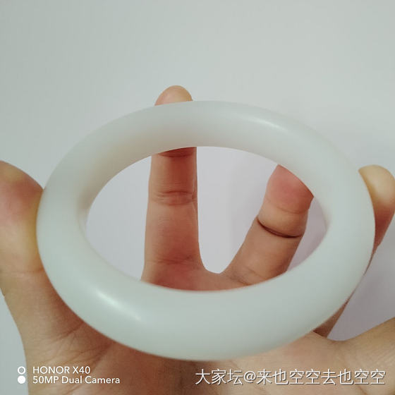 请坛友鉴赏_手镯和田玉
