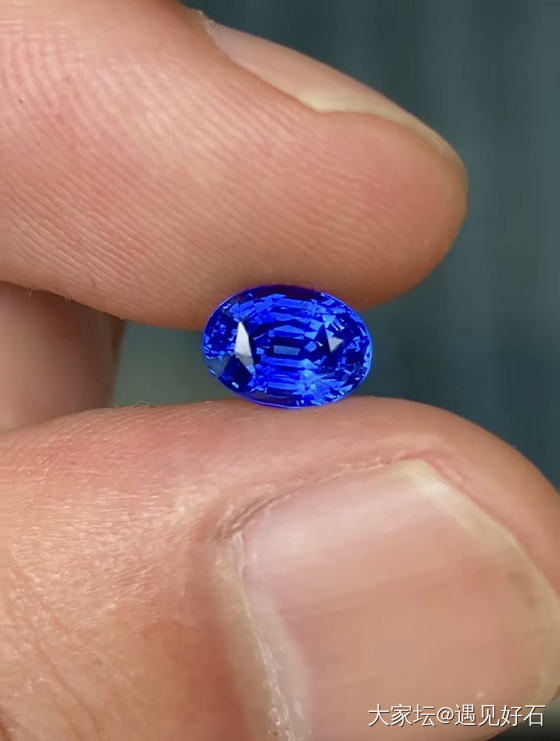 很少见的明亮一号色皇家蓝_刻面宝石名贵宝石
