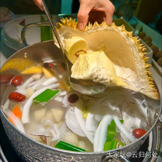 周末，俩人吃喝玩，回家继续盘小玩意，欣赏小细节哈哈_美食