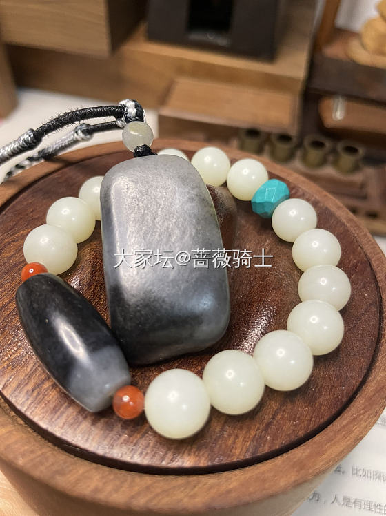 墨染芳华，行走的山水画_吊坠和田玉