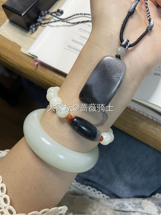 墨染芳华，行走的山水画_吊坠和田玉