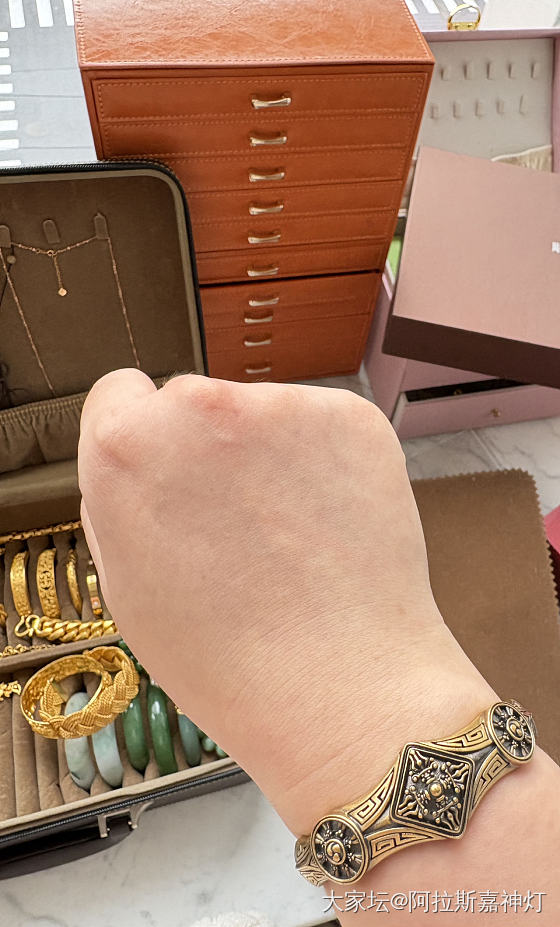 昨天直播间抢到的950黑金手镯今天就到了_金