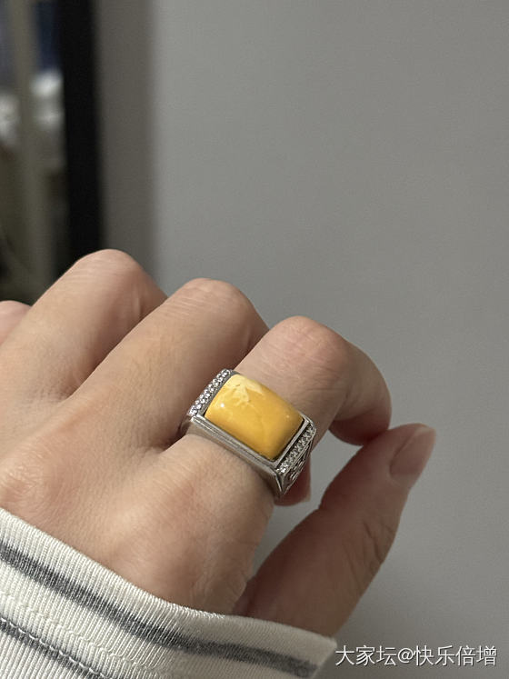 美貌的蜜蜡_戒指蜜蜡