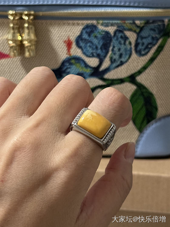 美貌的蜜蜡_戒指蜜蜡