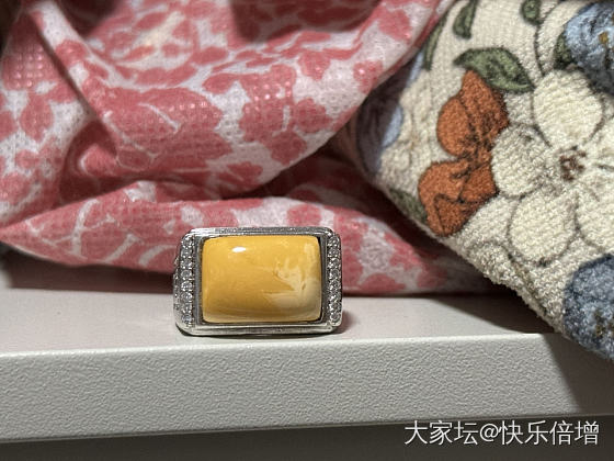 美貌的蜜蜡_戒指蜜蜡
