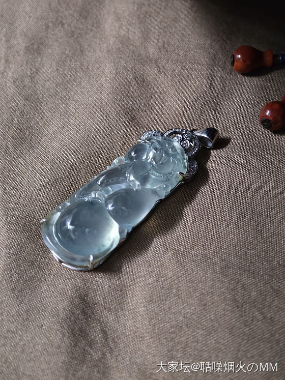 枕头底下有什么？_翡翠