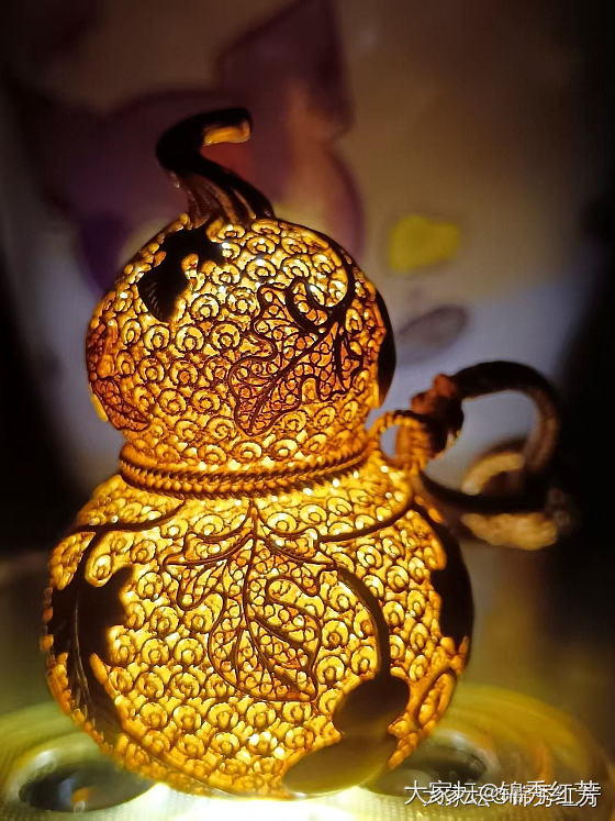 灯光是检验葫芦的标准