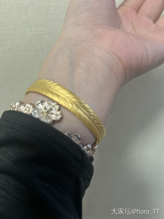一件成团的羽毛手镯到啦_手镯金