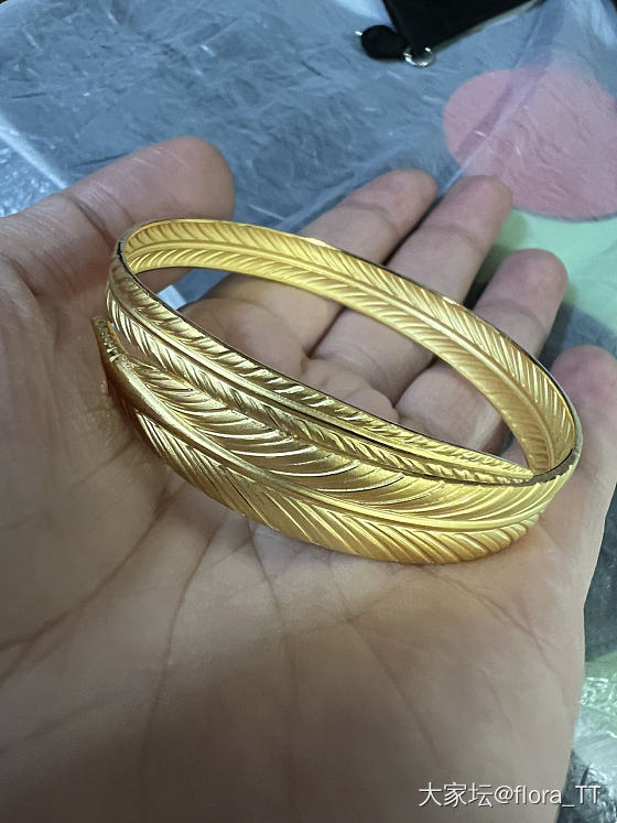 一件成团的羽毛手镯到啦_手镯金