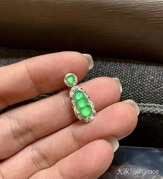 这个小吊坠能看到什么价格？_翡翠