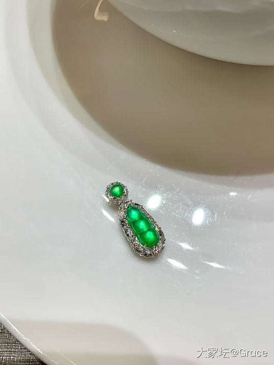 这个小吊坠能看到什么价格？_翡翠