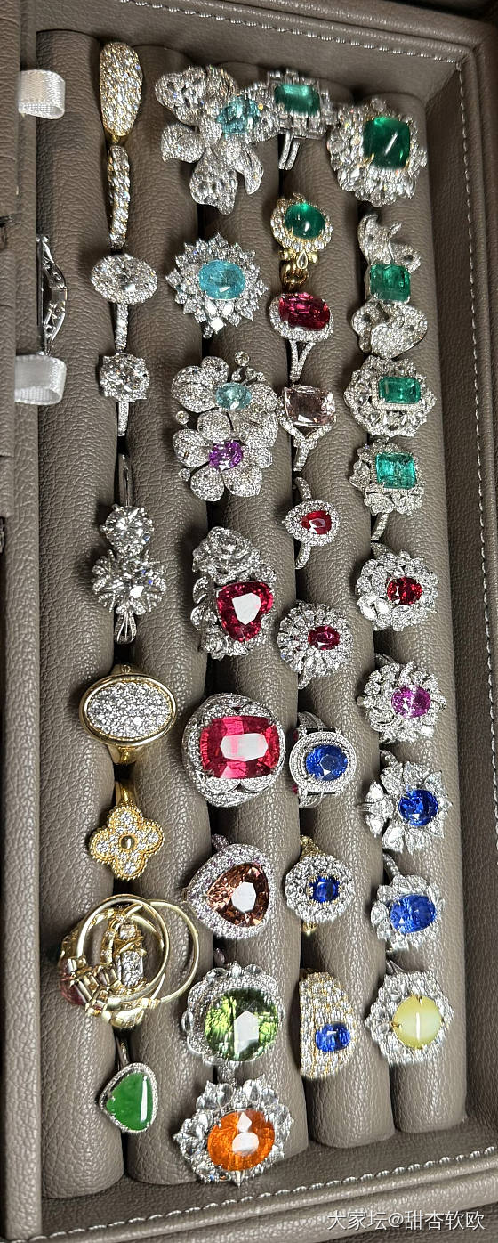 最近看金看多了，看点彩色换换脑子_戒指彩色宝石