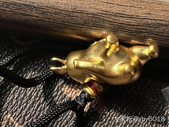 小号猫猫戏蝶吊坠实物很精致_金