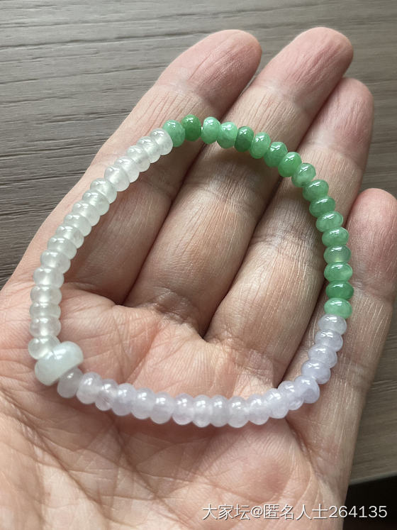 姐妹们帮忙看看a还是bc货，买了二年了，我自己戴嫌珠小，想着送亲戚家小姑娘，但是..._翡翠