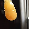 劳烦各位高手帮我看看这二个物件是什么玉，价值几何呀？