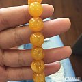 帮忙看看，我这串蜜蜡是不是假的啊?