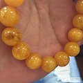 帮忙看看，我这串蜜蜡是不是假的啊?