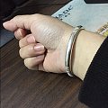 随大流，左手戴金右手戴银。