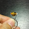 发一个金黄色完美切工正圆形刻面黄水晶