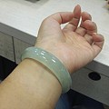 大伙来帮我看看这个镯子能看多少钱，非诚勿扰！