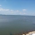 暑假，老家的湖的，湖水和长江连着的，以前分为很多区域的，有的用来专门洗衣服，...