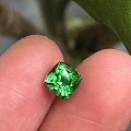 卖个沙弗莱1.55克拉，颜色vivid green全干净很完美