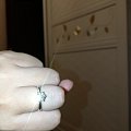 坛子里买的婚戒，婚礼过后快一个月了，上图