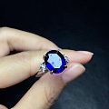 天然蓝宝石戒指，火彩爆闪！蓝宝石四大宝石之一，主石尺寸：10×12mm。全净...