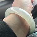 大家帮我看看手镯上的是纹裂吗，谢过啦
