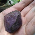 343克拉紫色蓝宝石原矿，该怎么处理？