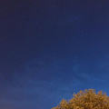 幽蓝幽蓝的夜空，真的好美！