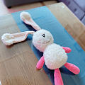 新织的粉色长耳兔玩偶