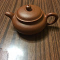 有谁懂紫砂壶的能帮我看看这把壶能喝茶吗？作者是谁？全手工还是半手工？ 泥料有...