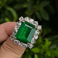 祖母绿戒指🍀主石13.45克拉，钻石2.56克拉，颜色vividgreen，...