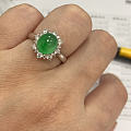 入了一个小甜绿戒指