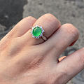 入了一个小甜绿戒指