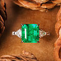 #泰勒彩宝#4.68ct祖母绿戒指 三石款
