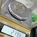 小金镯子。