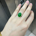 第一个翡翠戒指，太喜欢了 就是两边钻有点小了