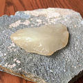 一块戈壁料原石，很锋利，做点什么好呢？