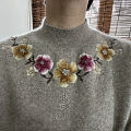 这件羊绒衫的花好立体啊，今天太喜欢有花花的羊绒衫了