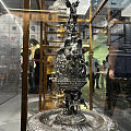 回顾2023年在杭州博物馆举办的世界银器展览。（1）